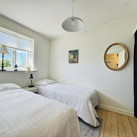 Aday - Cozy 1 Bedroom With Free Parking In Apartmán