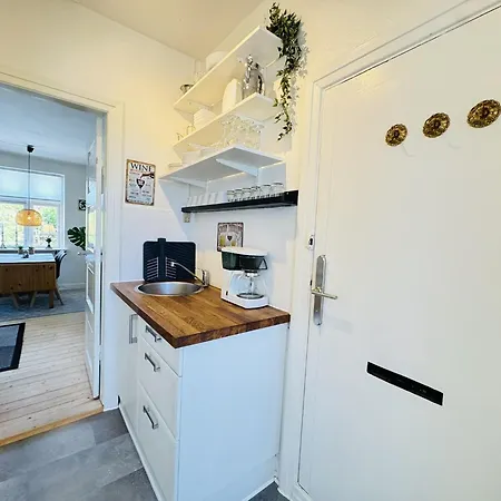 Aday - Cozy 1 Bedroom With Free Parking In Apartmán *