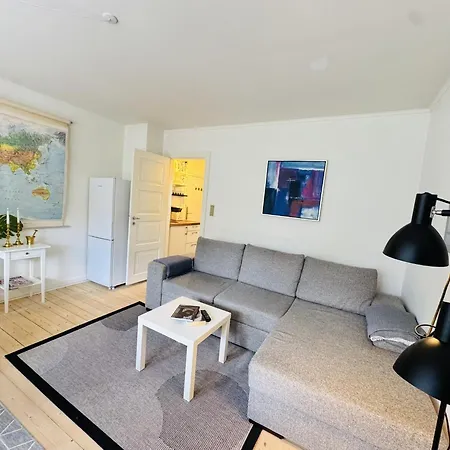 Aday - Cozy 1 Bedroom With Free Parking In Apartmán