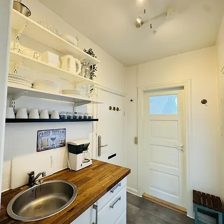 Aday - Cozy 1 Bedroom With Free Parking In Apartmán *